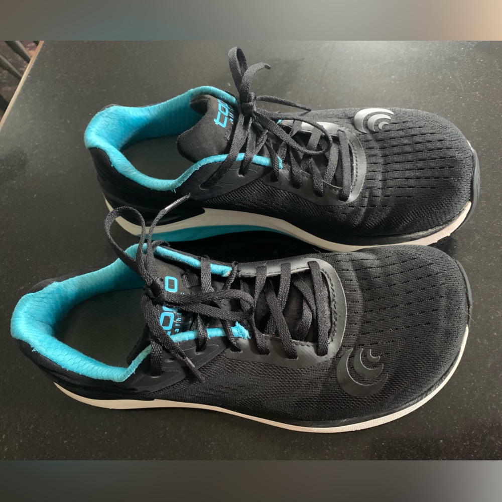 Topo Athletic Women's Ultrafly 3 Breathable Road Running Shoes black/blue 9.5